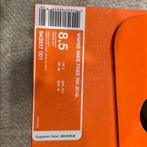 Women’s Nike sneakers in size 8.5. Never worn.